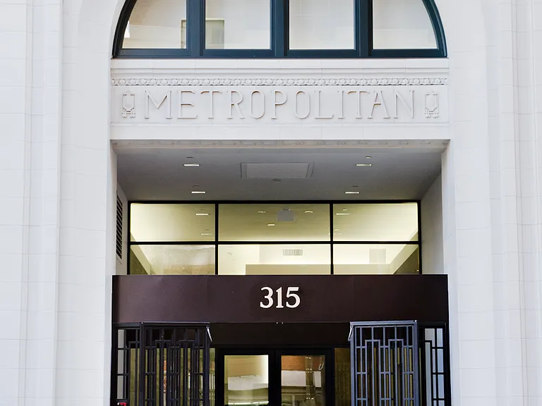 The Metropolitan Lofts — Photo 23
