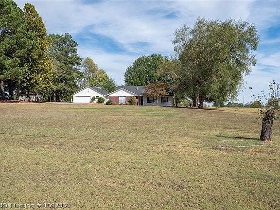 5th image of 2108 N River Rd