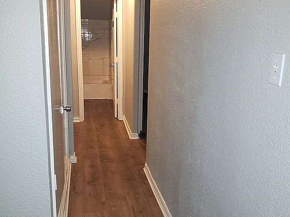 4th image of 903 Jardin Dr
