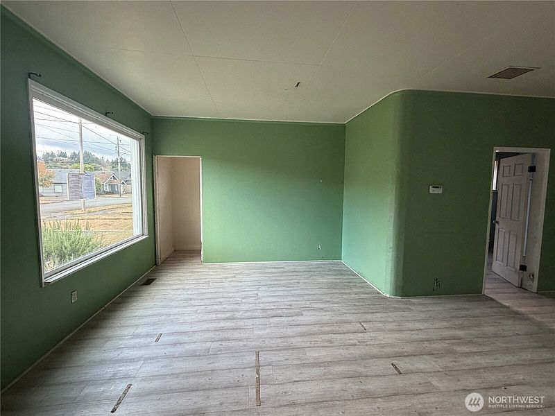 4th image of 152 Karr Avenue