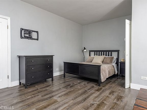 4th image of 325 W 3rd St Unit 204