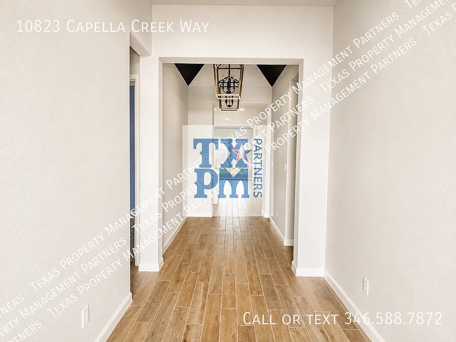 Nearly New 4 Bed Home in Candela - Modern Living in Richmond Texas — Photo 2
