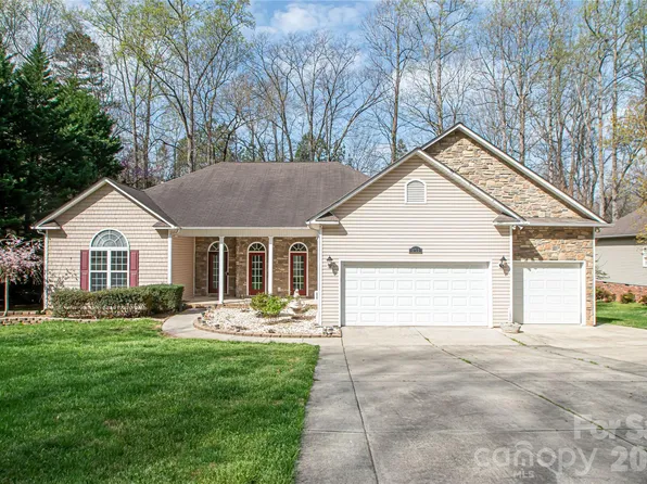 2725 Lakeview Cir, Matthews, NC 28105