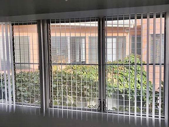 5th image of 11818 Gateway Blvd #11