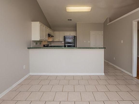 5th image of 810 Lakemont Dr