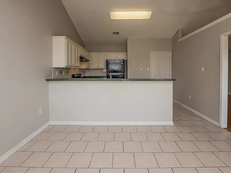810 Lakemont Dr — Photo 5