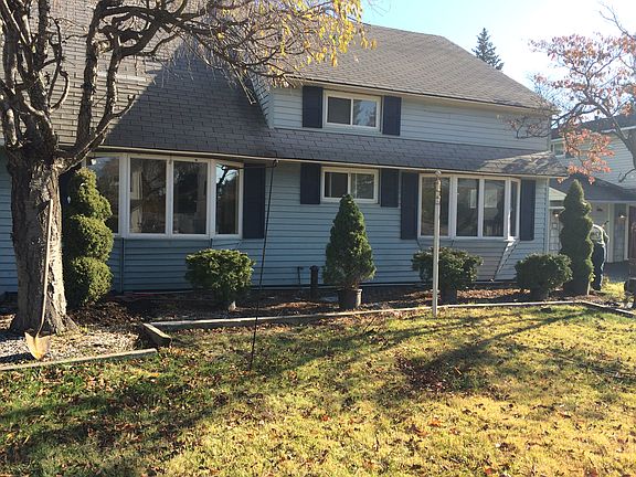 4th image of 33 Fireplace Ln