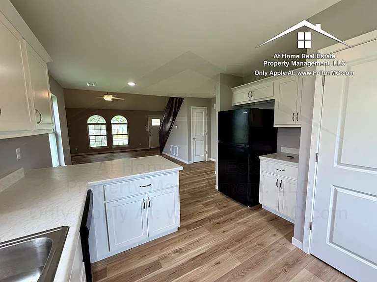 2717 Mayflower Dr — Photo 12