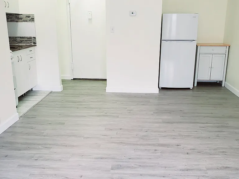 40 Hoyt St #4 — Photo 3