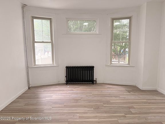 3rd image of 1424 Capouse Ave