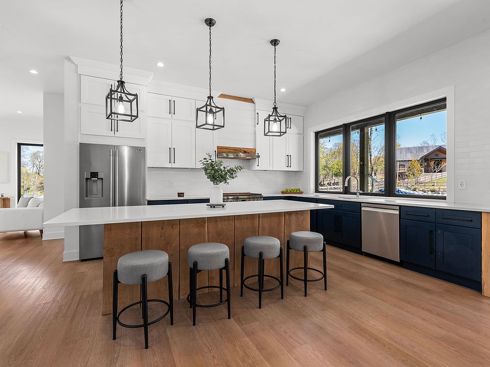 7th image of 360 West Ln