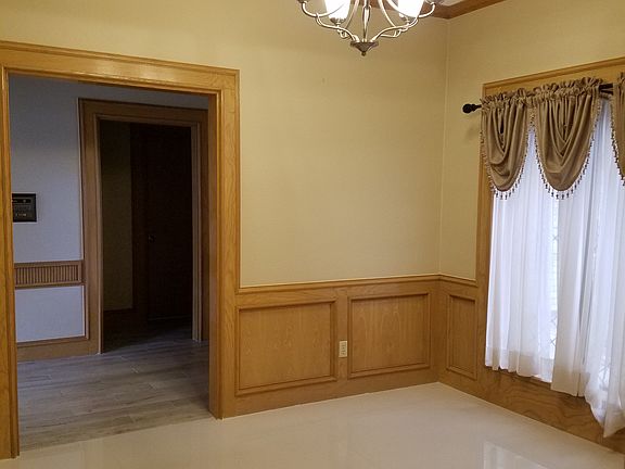 4th image of 501 E Geranium Ave