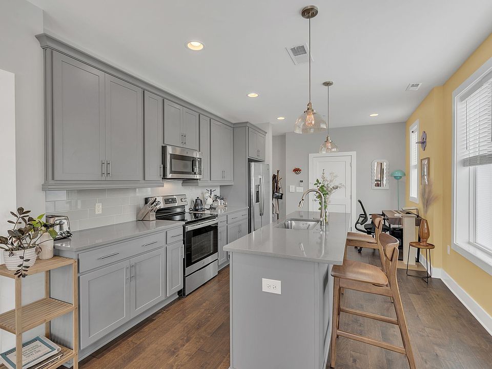 1st image of 519 27th Ave N #101