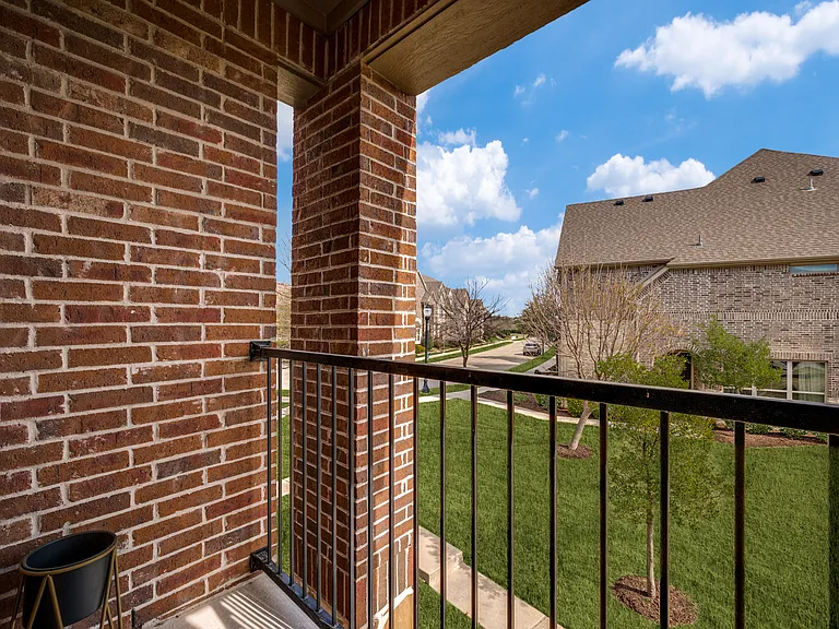 7424 Mitchell Dr — Photo 3