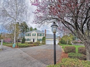 11 Helen Ln, Walpole, MA 02081