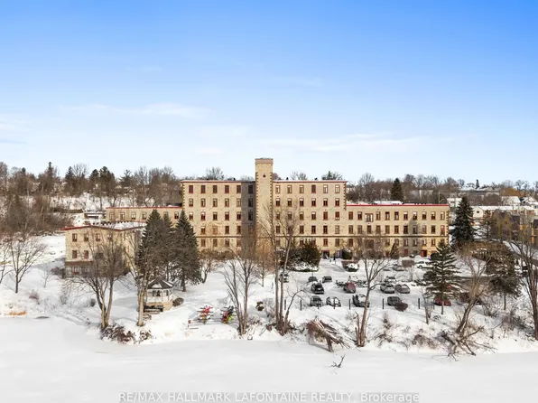 1 Rosamond St E #107, Mississippi Mills, ON K0A 1A0