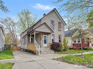 825 Crosby St NW, Grand Rapids, MI 49504