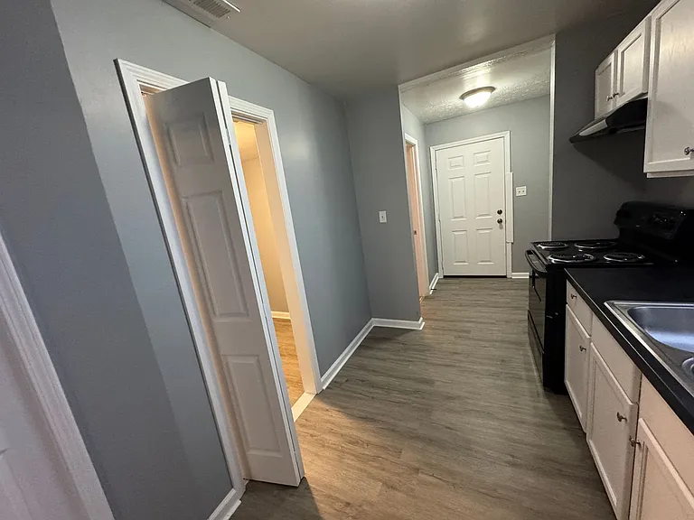 1122 S Sheffield Ave — Photo 10