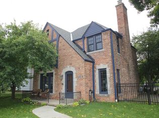 1401 E Kenmore Pl, Shorewood, WI 53211