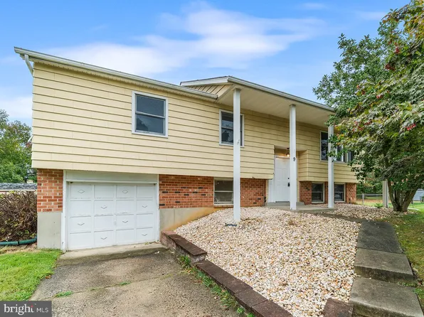 9 Tansey Dr, Upper Chichester, PA 19014