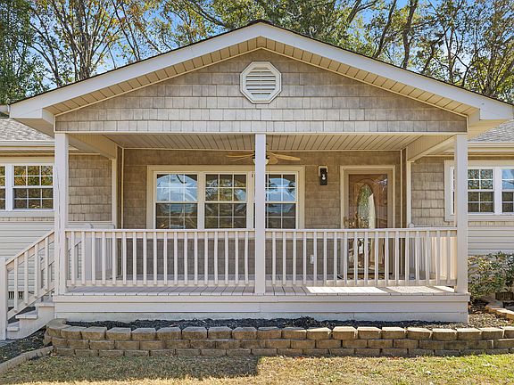 3rd image of 908 Sunny Dell Cir