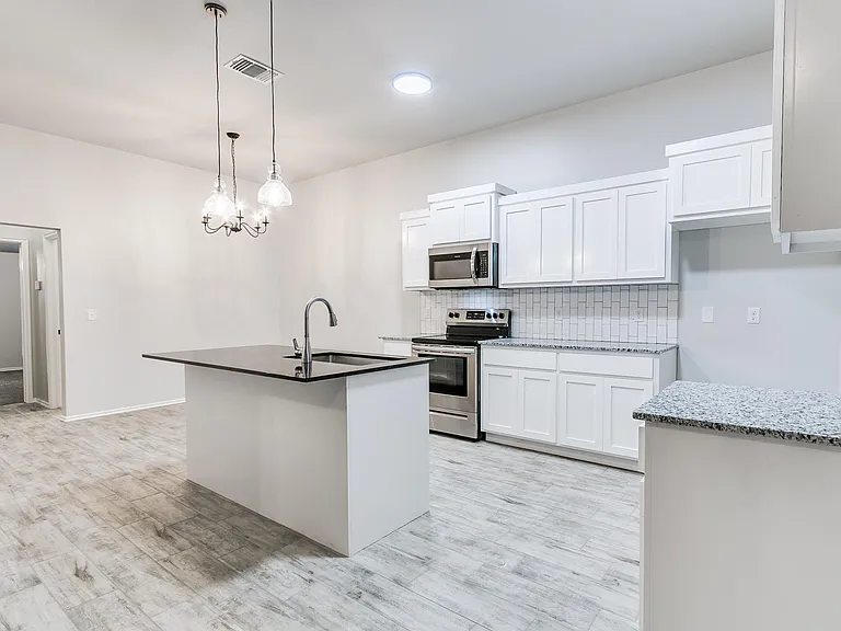 824 Chase Ln — Photo 4