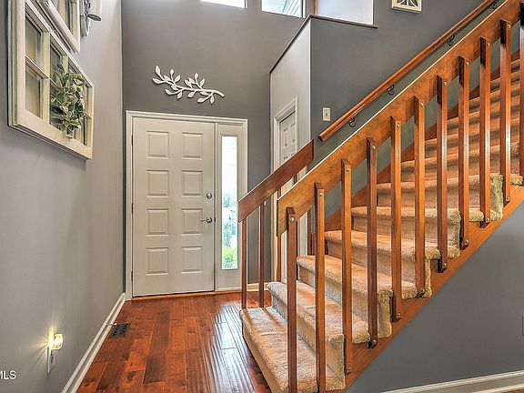 5th image of 219 Brook Ln #219