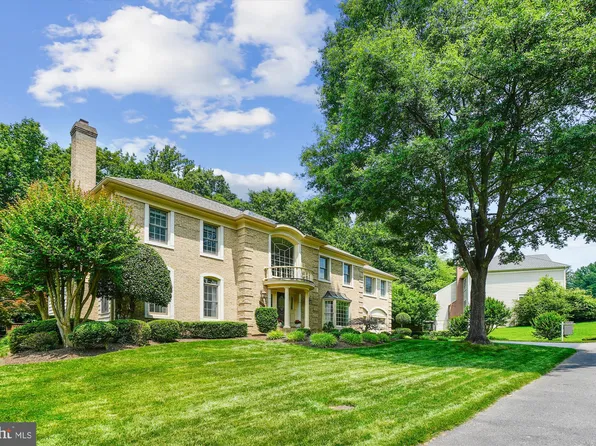 9111 Oak Chase Ct, Fairfax Station, VA 22039