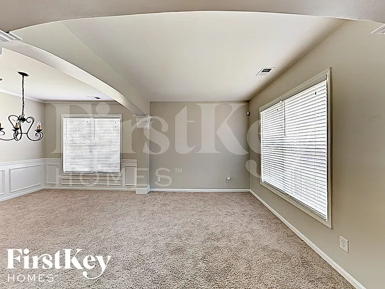 5705 Lindley Crescent Dr — Photo 3