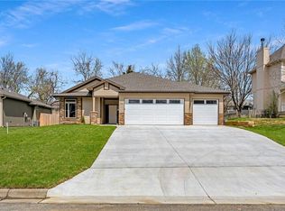 210 Hillside Dr, Baldwin City, KS 66006