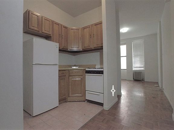3rd image of 424 E 66th St APT 1FW