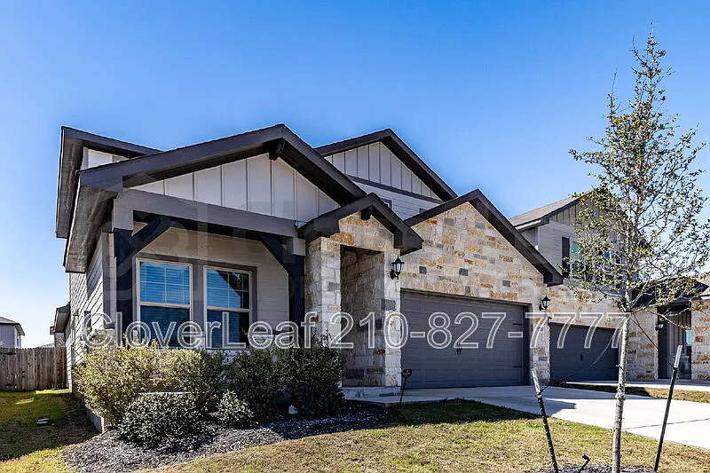 4 bed, 2.5 bath, 2372 sqft, $2,197 — Photo 2