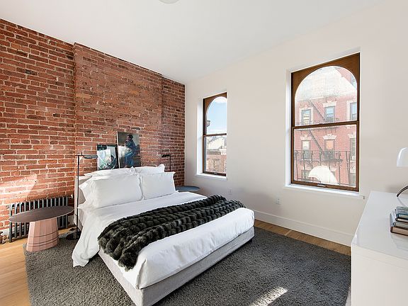 4th image of 323 W 11th St APT 4E