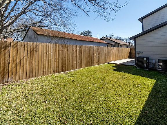 3rd image of 207 N Poplar St #D