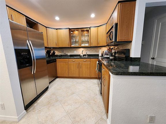 3rd image of 6437 Bay Club Dr APT 4