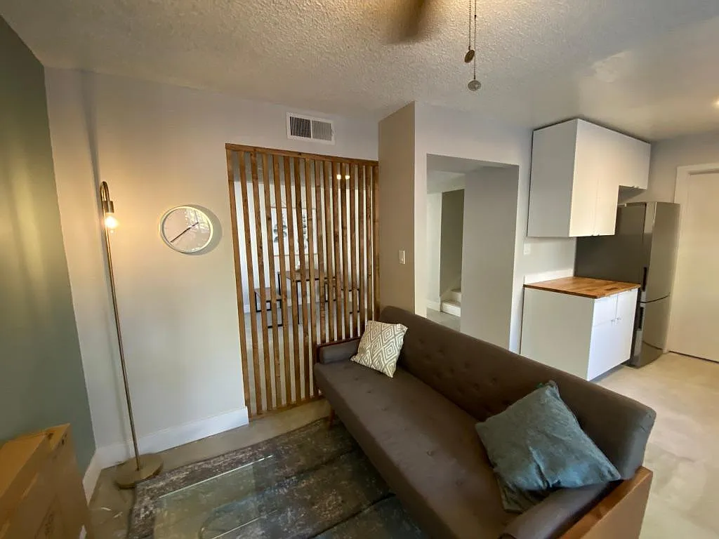 1 bed, 400 sqft, $695 — Photo 3