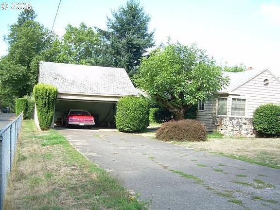 2nd image of 215 SE 24th Ave