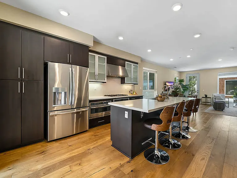 6746 Gill Way — Photo 7