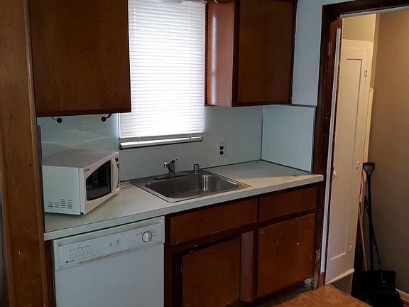 5th image of 18660 Woodbine St