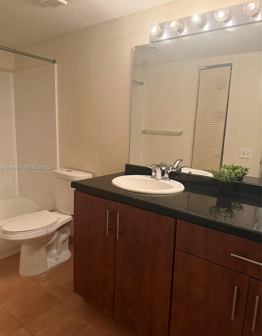 1 bed, 1.0 bath, $1,800 — Photo 2