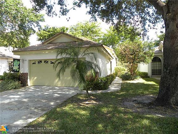 2nd image of 4675 Sherwood Forest Dr