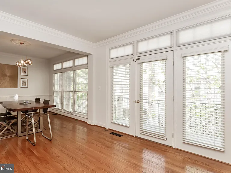 7489 Carriage Hills Dr — Photo 6