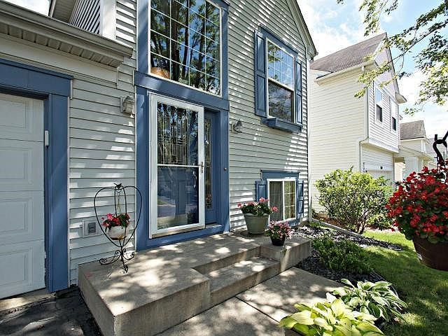 Lovely front entrance with Anderson storm door.