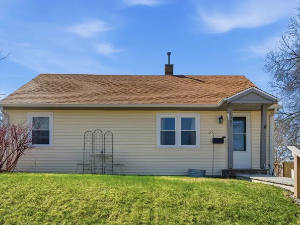 1507 W 38th St, Davenport, IA 52806