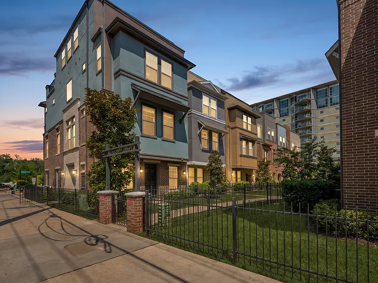 1309 Arch Pl — Photo 1