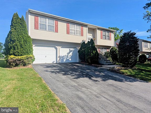 2nd image of 16 Dogwood Dr