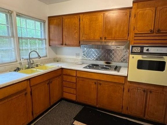 5th image of 32424 S Main St