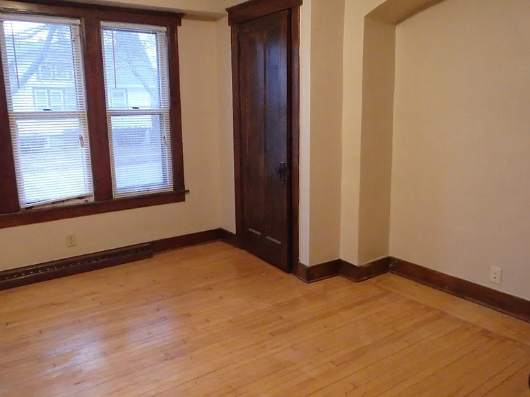 320 S Grand Ave — Photo 4