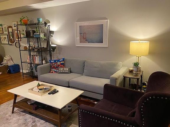 3rd image of 803 W Oakdale Ave APT 1B