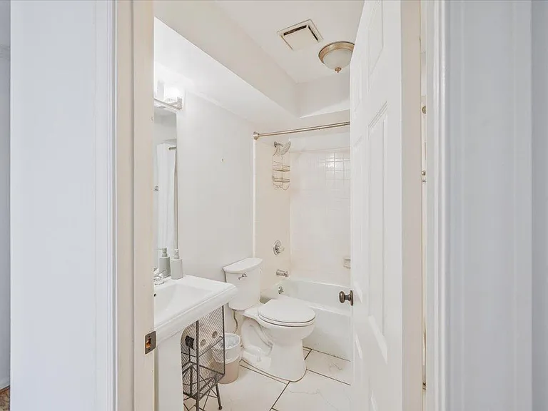 206 Westchase Dr — Photo 8
